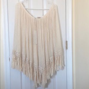 Cream fringe Poncho💕NWT